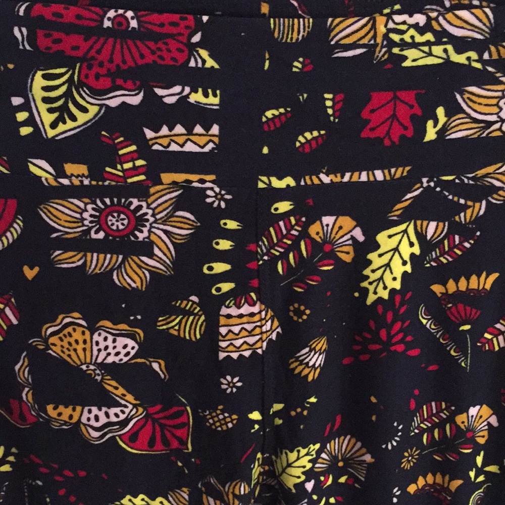 LuLaRoe Leggings Black Feathers & Flowers OS NWT